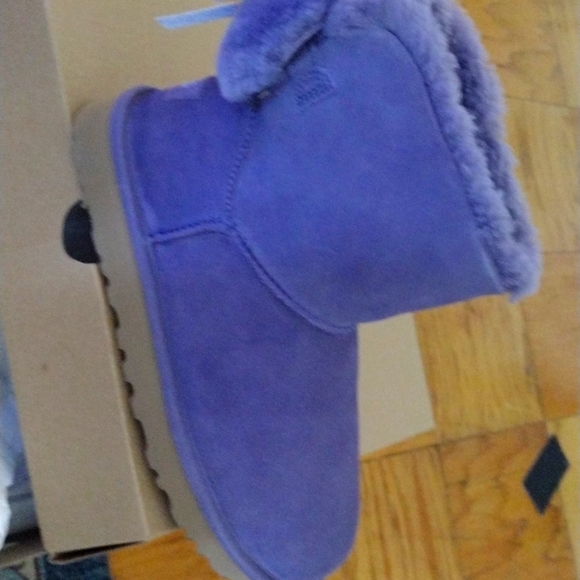 UGG Boots - Picture 2 of 5